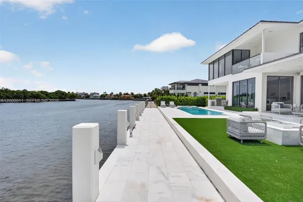 $10,495,000 | 2010 Intracoastal Drive, Fort Lauderdale, FL 33305
