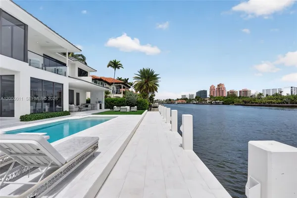 $10,495,000 | 2010 Intracoastal Drive, Fort Lauderdale, FL 33305