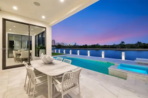 $10,495,000 | 2010 Intracoastal Drive, Fort Lauderdale, FL 33305