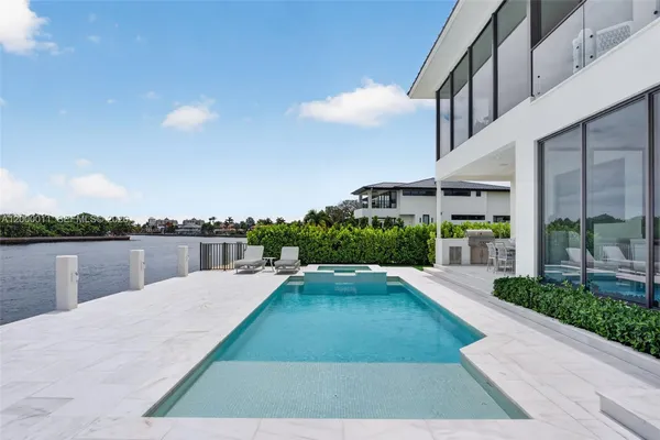 $10,495,000 | 2010 Intracoastal Drive, Fort Lauderdale, FL 33305