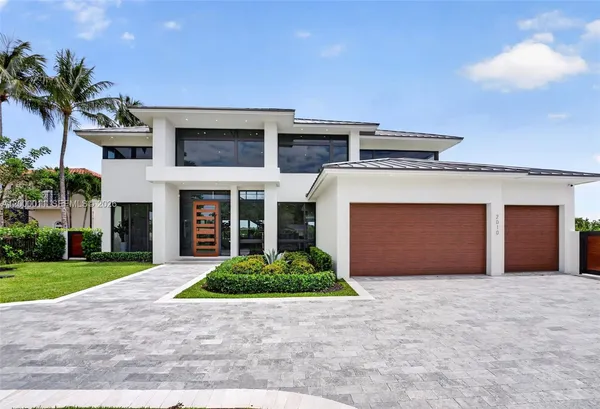 $10,495,000 | 2010 Intracoastal Drive, Fort Lauderdale, FL 33305