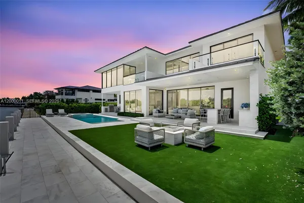 $10,495,000 | 2010 Intracoastal Drive, Fort Lauderdale, FL 33305