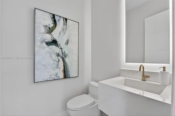 $10,495,000 | 2010 Intracoastal Drive, Fort Lauderdale, FL 33305