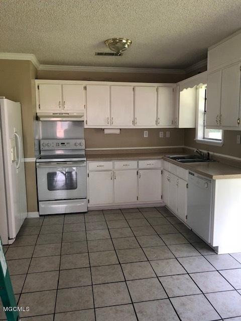 3521 Berkshire Road Moss Point, MS 39562 - Photo 5 of 14 IMG_0796
