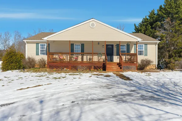 $359,900 | 2305 Smith Mountain Lake Parkway, Huddleston, VA 24104