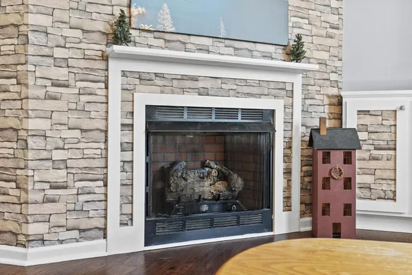 $359,900 | 2305 Smith Mountain Lake Parkway, Huddleston, VA 24104
