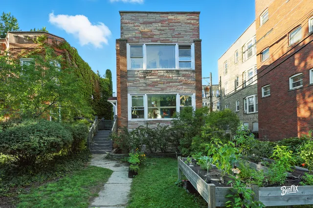 $850,000 | 1224 West Lunt Avenue, Chicago, IL 60626