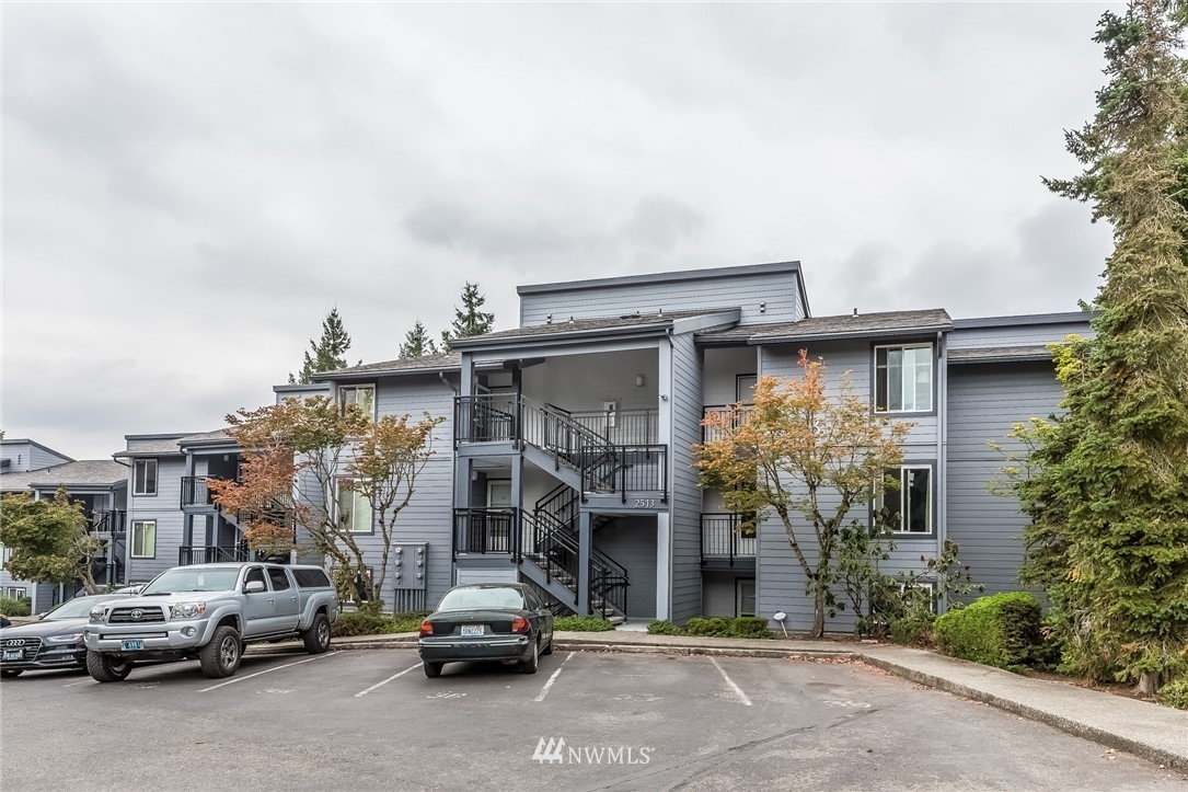 2513 Northeast 4th Street, Unit 321 Renton, WA 98056 - Photo 2 of 19 Gallery Image 2