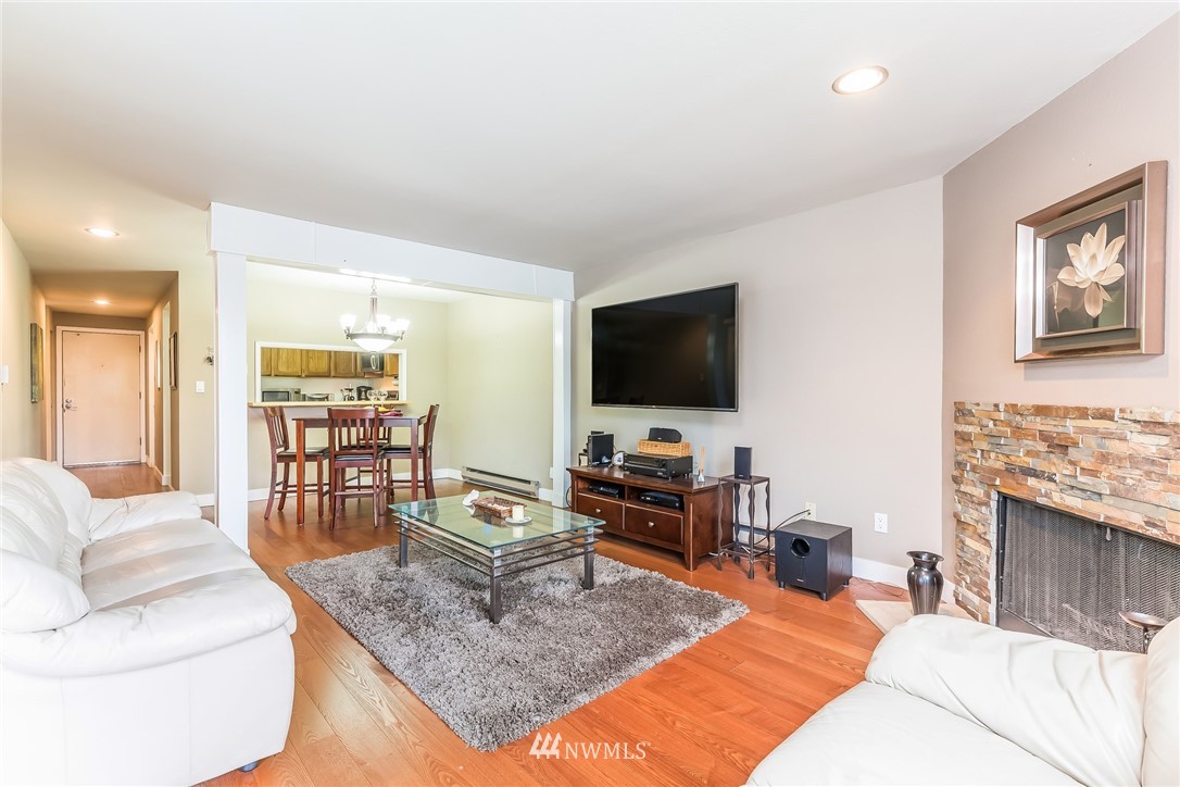 2513 Northeast 4th Street, Unit 321 Renton, WA 98056 - Photo 3 of 19 Gallery Image 3