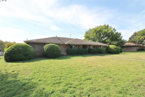 $2,550 | 4219 Oak Arbor Drive, Dallas, TX 75233