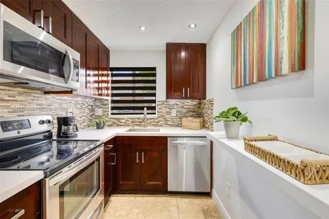 $328,000 | 8055 Northwest 8th Street, Unit 5, Miami, FL 33126