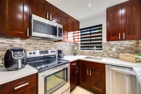 $328,000 | 8055 Northwest 8th Street, Unit 5, Miami, FL 33126