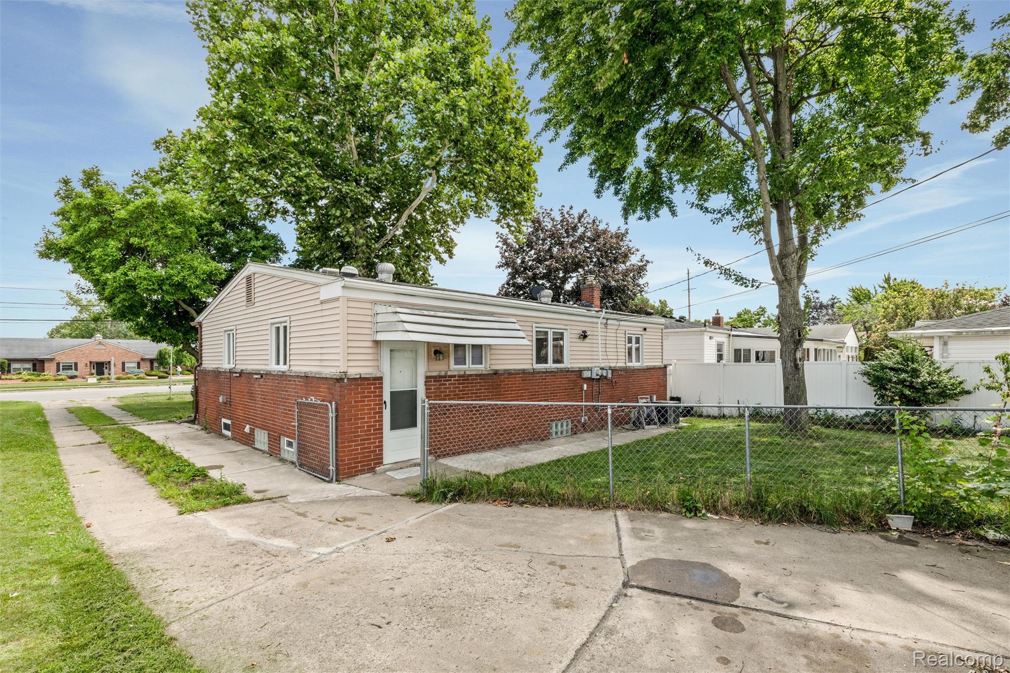 9522 Pardee Road Taylor, MI 48180 - Photo 23 of 25 Brick and siding exterior with mature trees