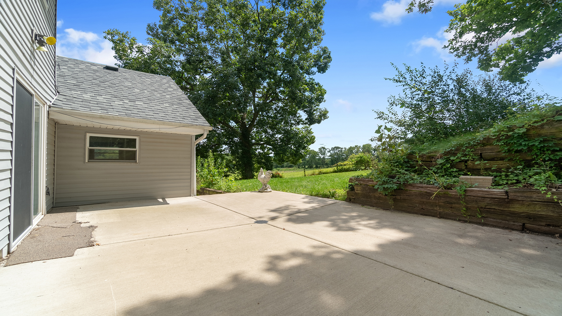 503 West Devils Backbone Road Oregon, IL 61061 - Photo 13 of 46 a backyard of a house with lots of green space