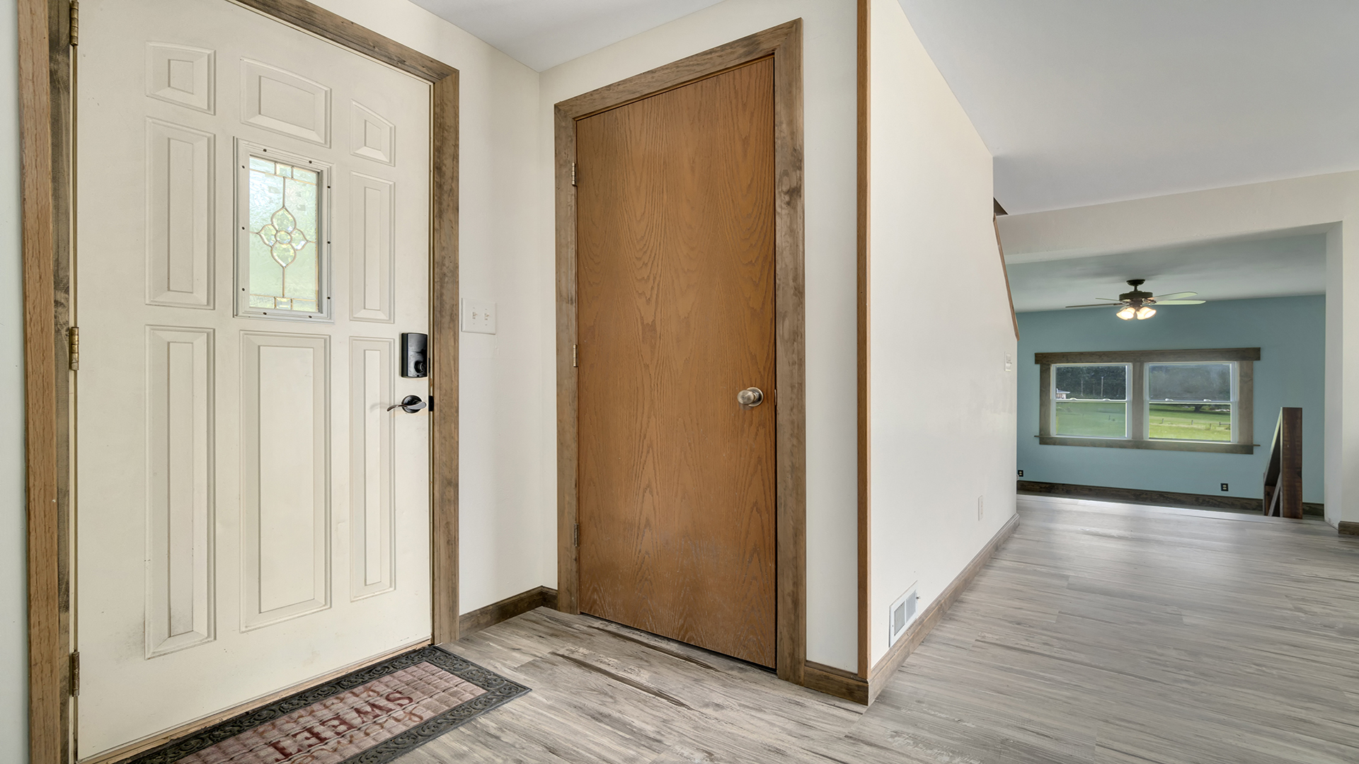 503 West Devils Backbone Road Oregon, IL 61061 - Photo 16 of 46 a view of livingroom with hardwood floor and hallway