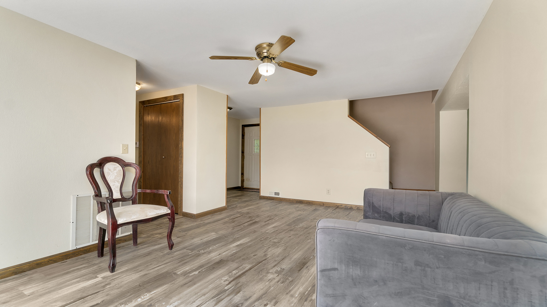 503 West Devils Backbone Road Oregon, IL 61061 - Photo 22 of 46 a living room with furniture