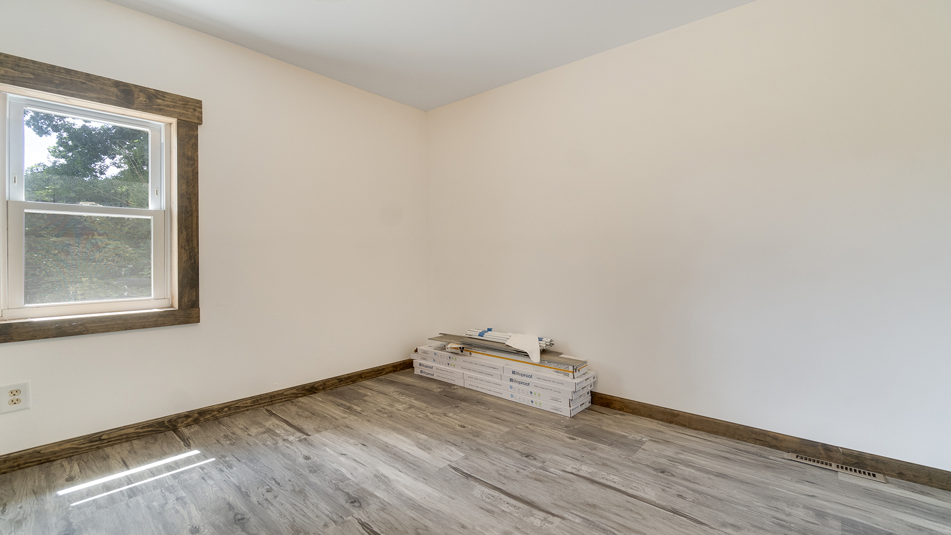 503 West Devils Backbone Road Oregon, IL 61061 - Photo 32 of 46 a view of a room with wooden floor and window