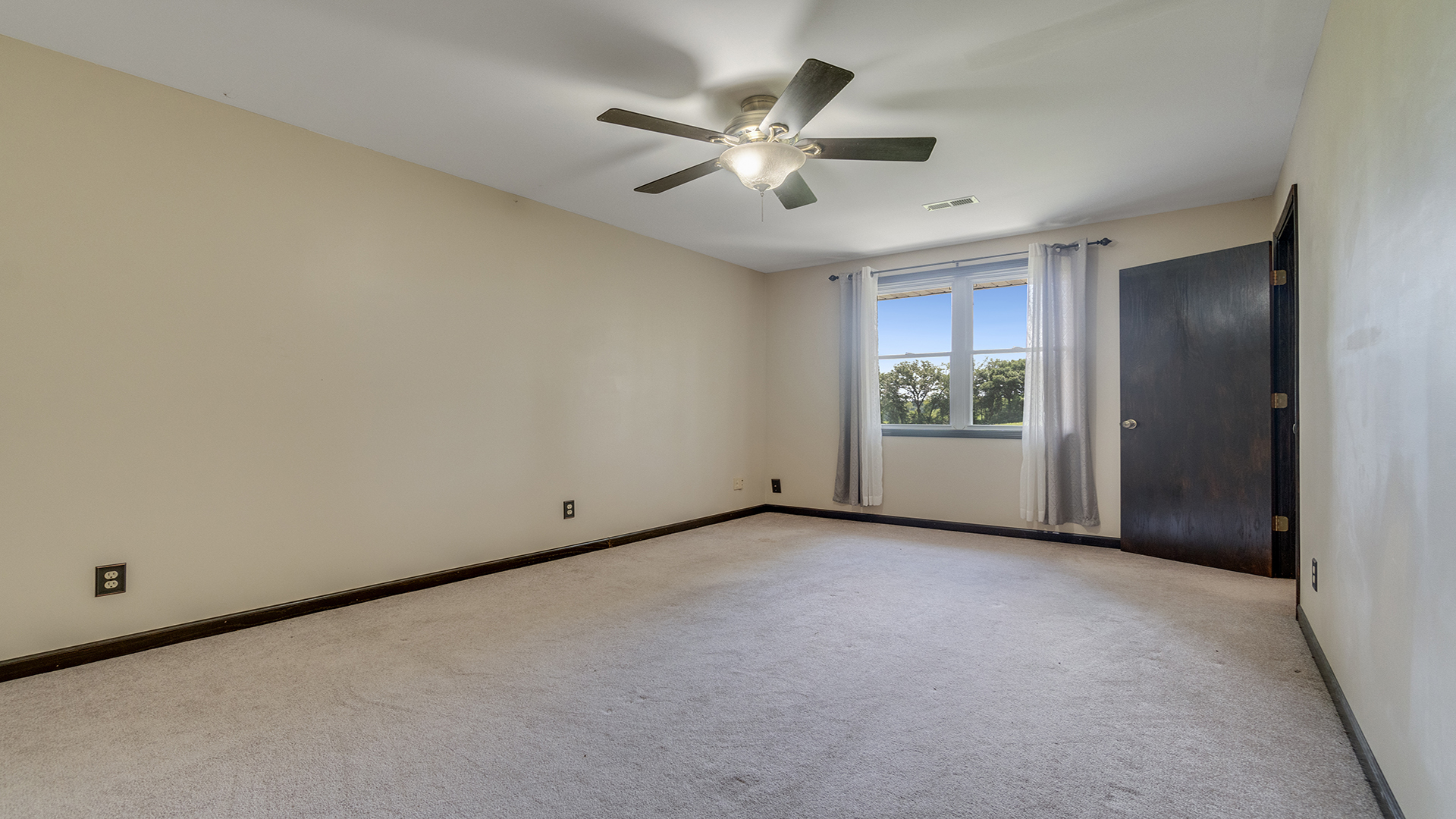 503 West Devils Backbone Road Oregon, IL 61061 - Photo 34 of 46 an empty room with closet and windows