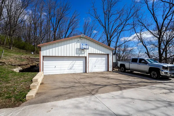 $359,900 | 6400 Valley Drive, Bettendorf, IA 52722