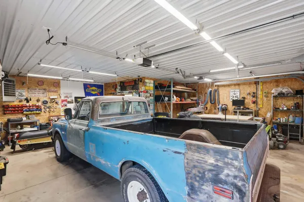 $359,900 | 6400 Valley Drive, Bettendorf, IA 52722