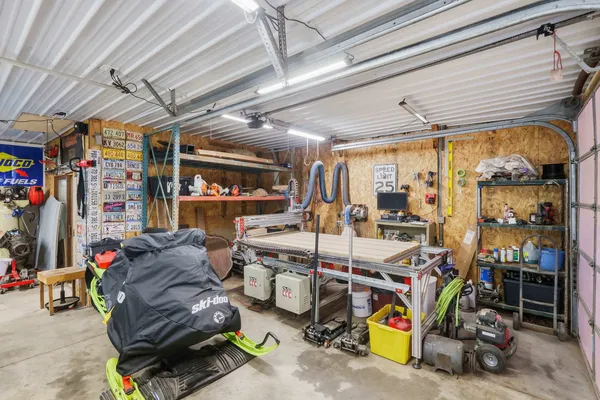 $359,900 | 6400 Valley Drive, Bettendorf, IA 52722