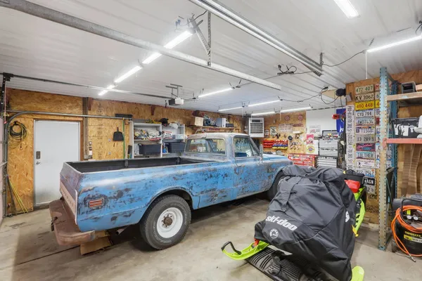 $359,900 | 6400 Valley Drive, Bettendorf, IA 52722