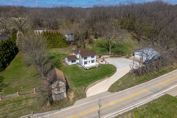 $359,900 | 6400 Valley Drive, Bettendorf, IA 52722