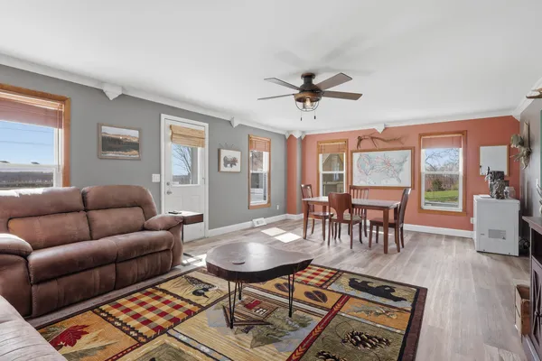 $359,900 | 6400 Valley Drive, Bettendorf, IA 52722