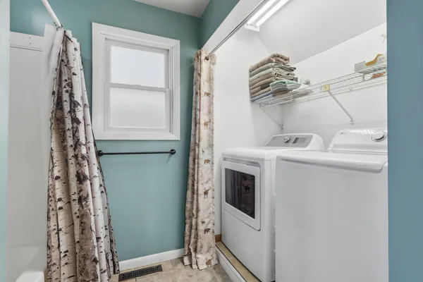 $359,900 | 6400 Valley Drive, Bettendorf, IA 52722