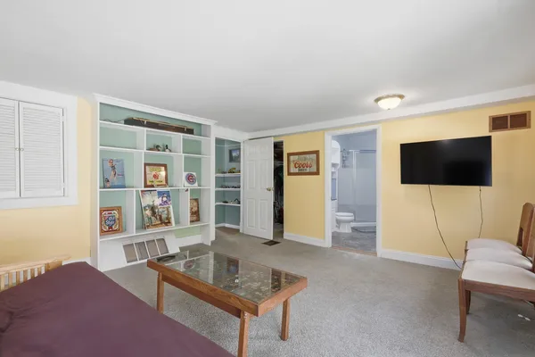 $359,900 | 6400 Valley Drive, Bettendorf, IA 52722