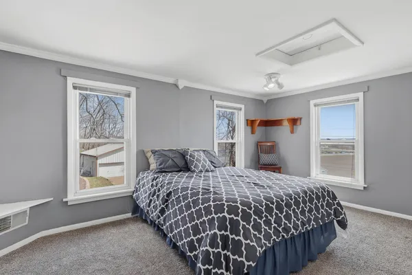 $359,900 | 6400 Valley Drive, Bettendorf, IA 52722