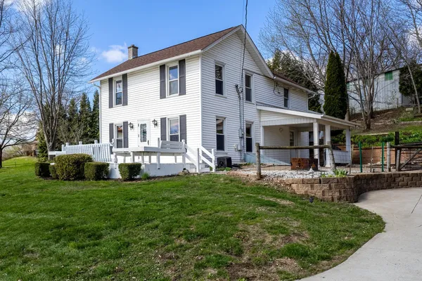 $359,900 | 6400 Valley Drive, Bettendorf, IA 52722