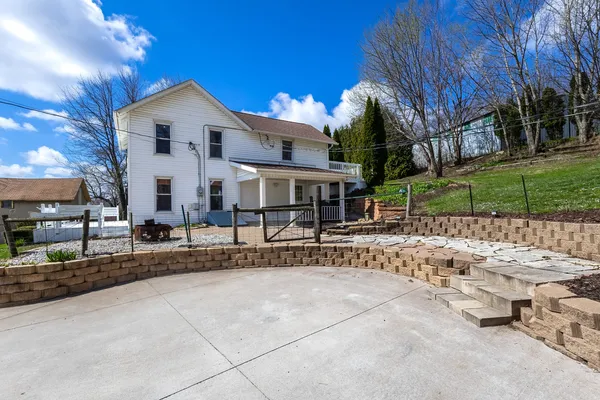 $359,900 | 6400 Valley Drive, Bettendorf, IA 52722