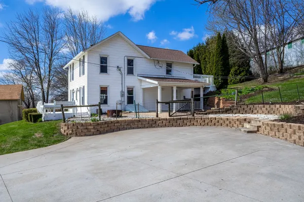 $359,900 | 6400 Valley Drive, Bettendorf, IA 52722