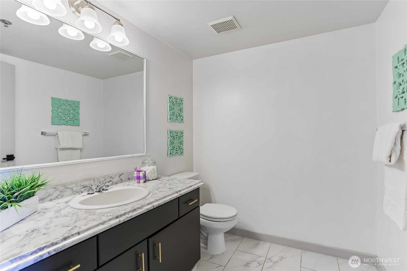 701 Galer Street, Unit 813 Seattle, WA 98109 - Photo 27 of 40