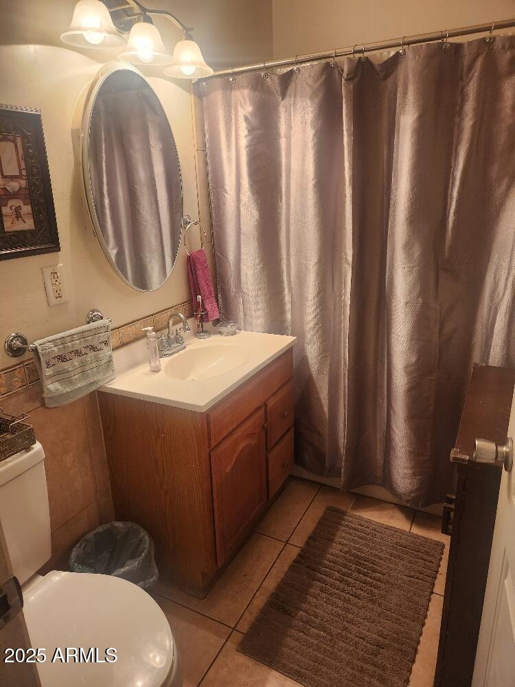 7 East Beautiful Lane Phoenix, AZ 85042 - Photo 12 of 26 a bathroom with a sink toilet and shower