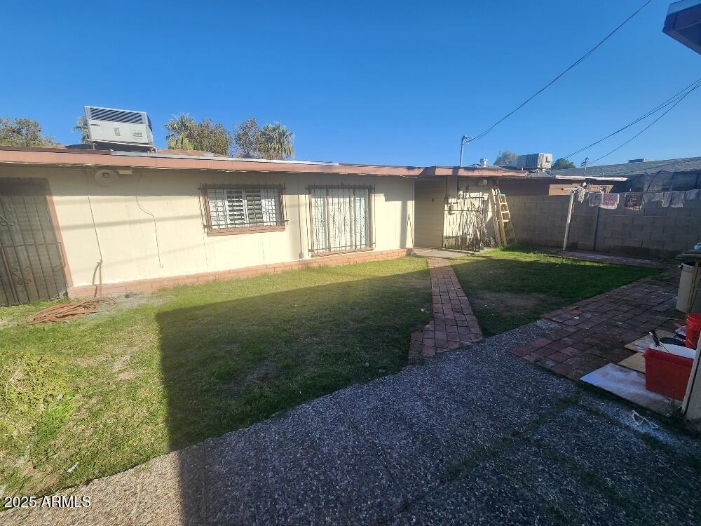 7 East Beautiful Lane Phoenix, AZ 85042 - Photo 3 of 26 a view of a house with a yard