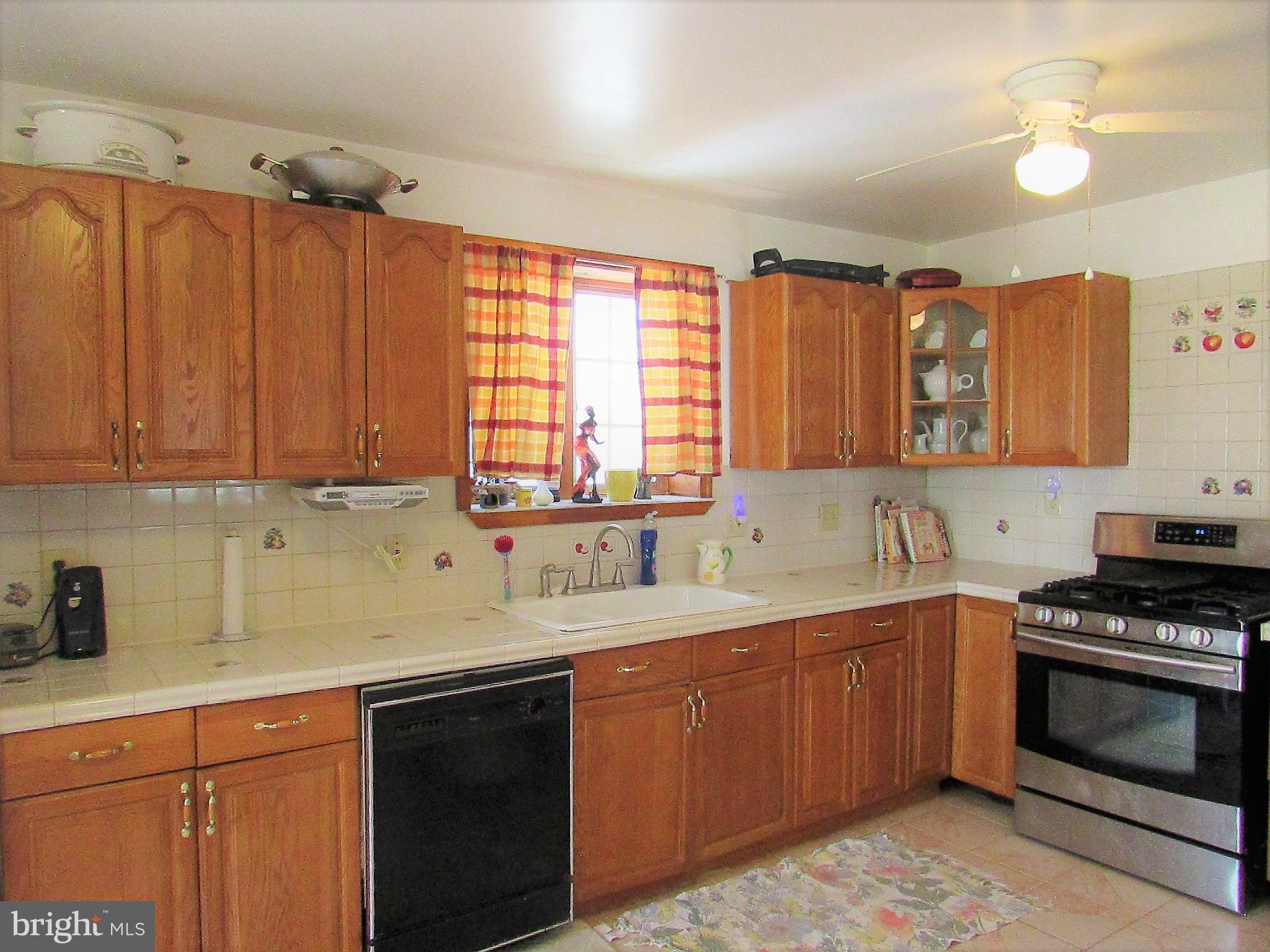 1819 Wynnewood Road Philadelphia, PA 19151 - Photo 3 of 17 Gallery Image 3