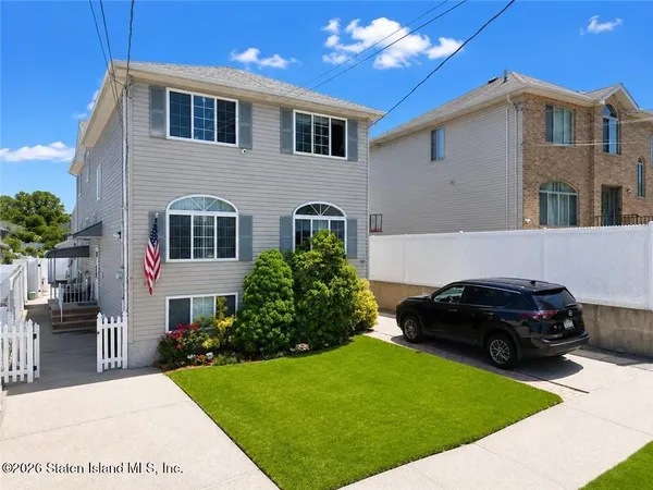 $849,900 | 32 Franklin Place | Todt Hill