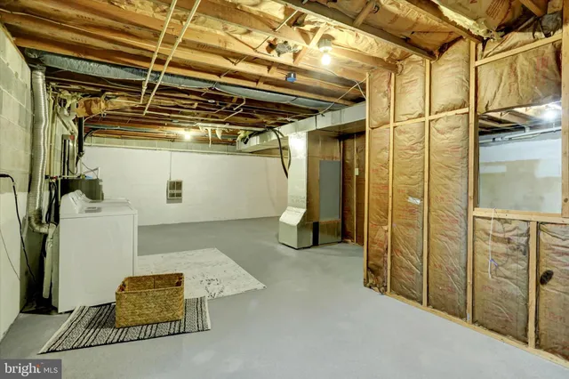 a view of walk in closet