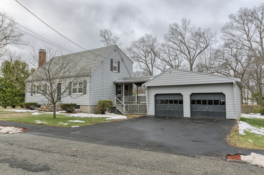 4 Crescent Road Woburn, MA 01801 - Photo 2 of 28 Gallery Image 2