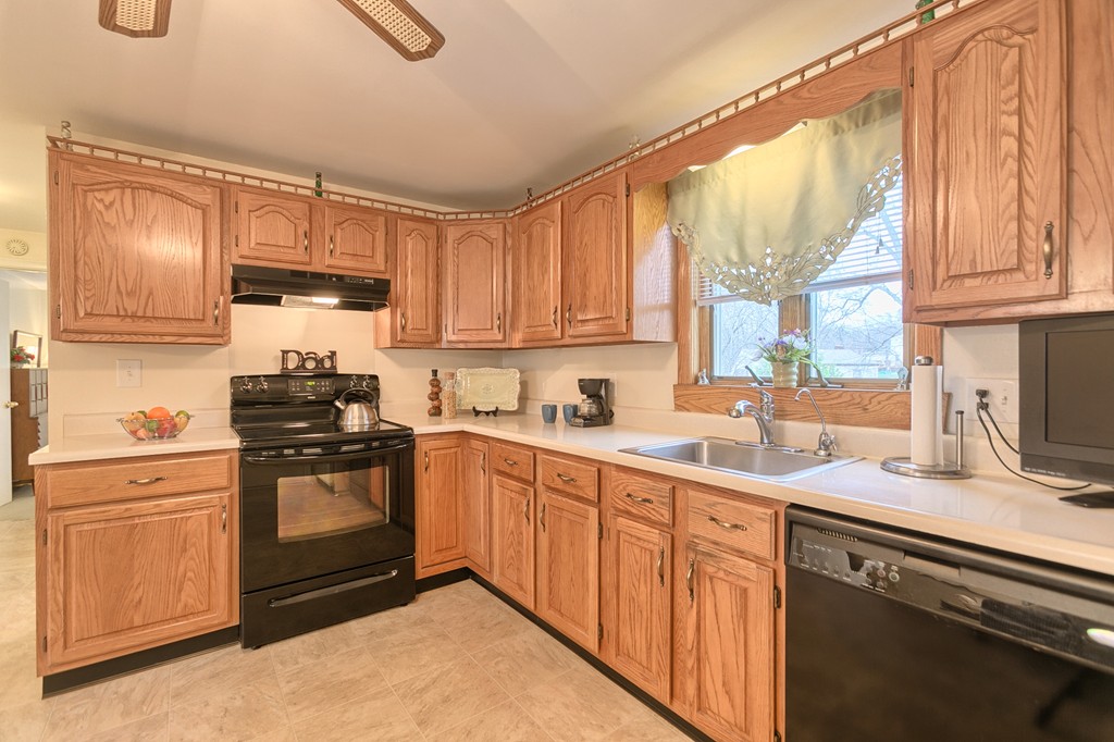 4 Crescent Road Woburn, MA 01801 - Photo 8 of 28 Gallery Image 8