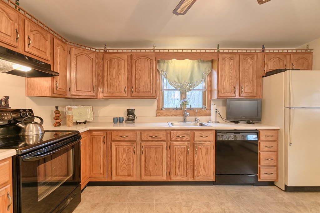 4 Crescent Road Woburn, MA 01801 - Photo 9 of 28 Gallery Image 9