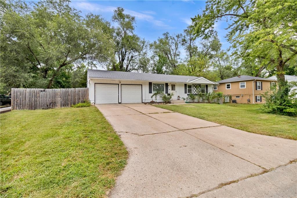 8700 Bannister Terrace Kansas City, MO 64134 - Photo 3 of 22