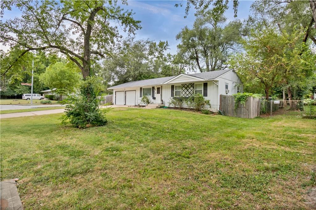 8700 Bannister Terrace Kansas City, MO 64134 - Photo 5 of 22