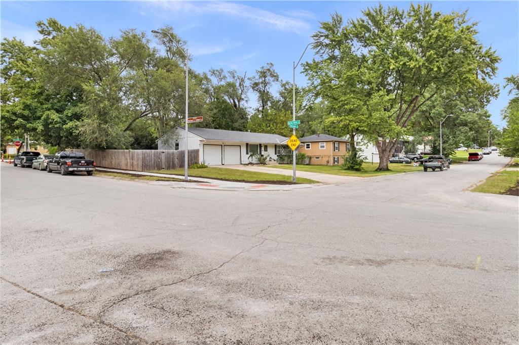 8700 Bannister Terrace Kansas City, MO 64134 - Photo 7 of 22