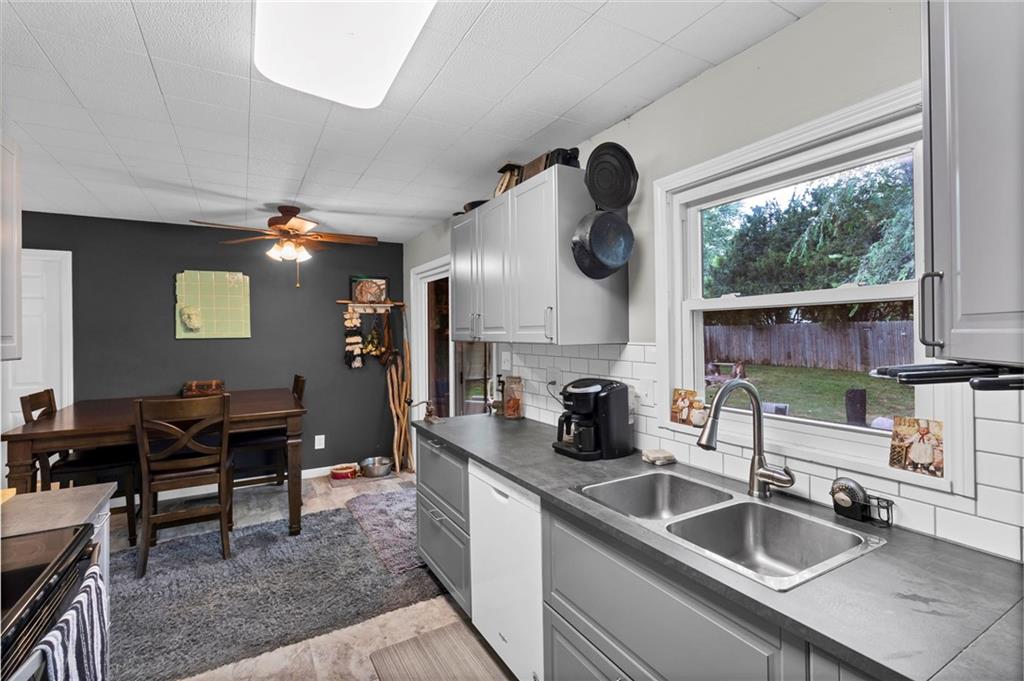 8700 Bannister Terrace Kansas City, MO 64134 - Photo 10 of 22