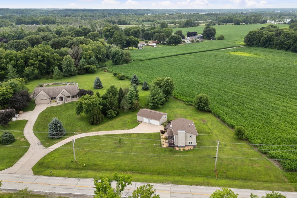 1814 Big Island Road Rock Island, IL 61201 - Photo 17 of 60