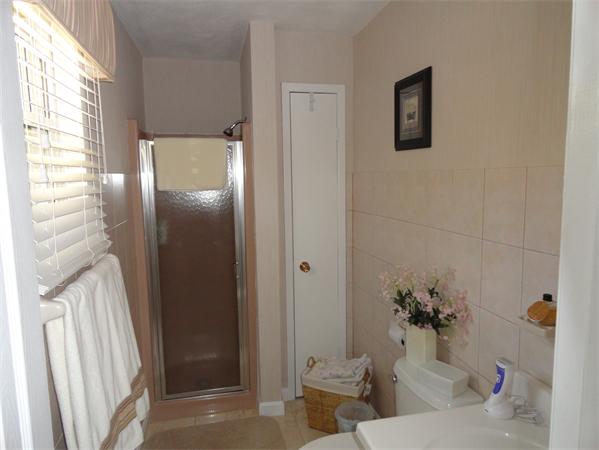 10 Collins Road Wakefield, MA 01880 - Photo 9 of 16 Gallery Image 9
