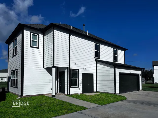 $1,895 | 134 Pecan Lane, Lake Jackson, TX 77566